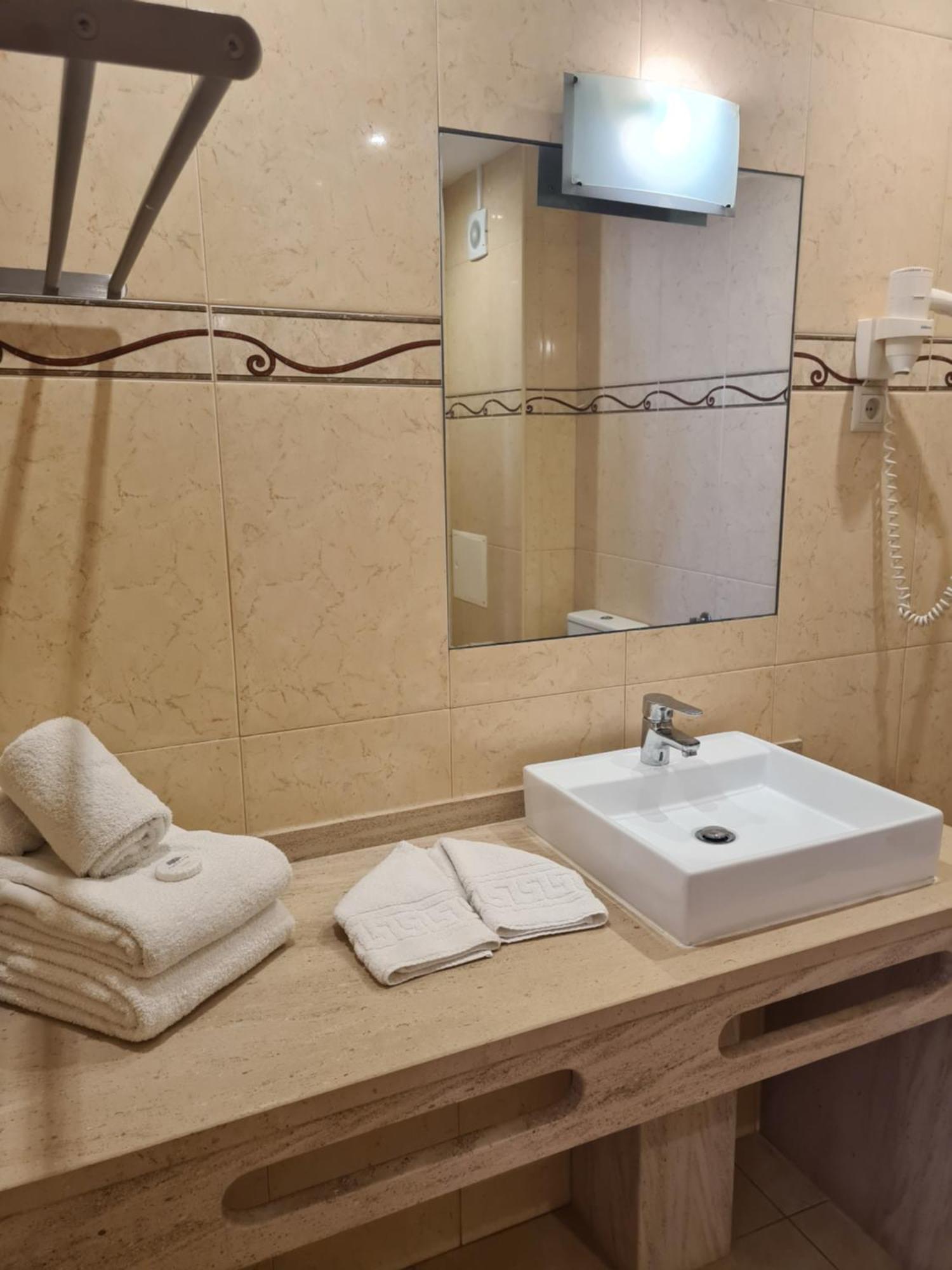 Apartamentos Cabrita Olhos de Agua  Bagian luar foto