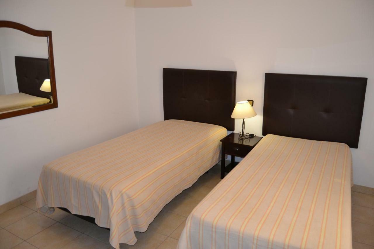 Apartamentos Cabrita Olhos de Agua  Bagian luar foto