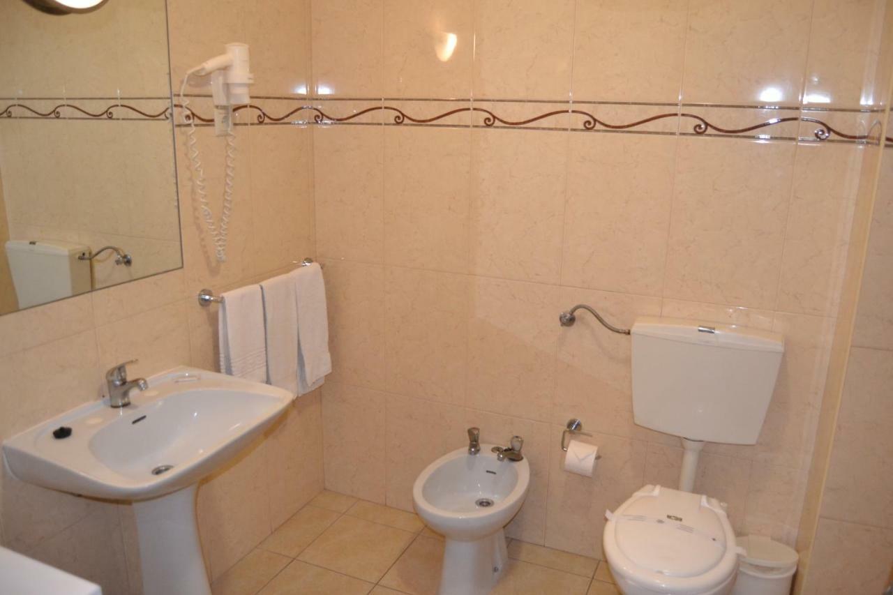 Apartamentos Cabrita Olhos de Agua  Bagian luar foto
