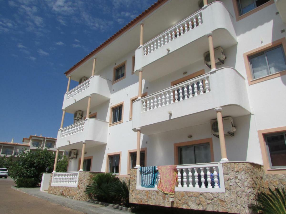 Apartamentos Cabrita Olhos de Agua  Bagian luar foto