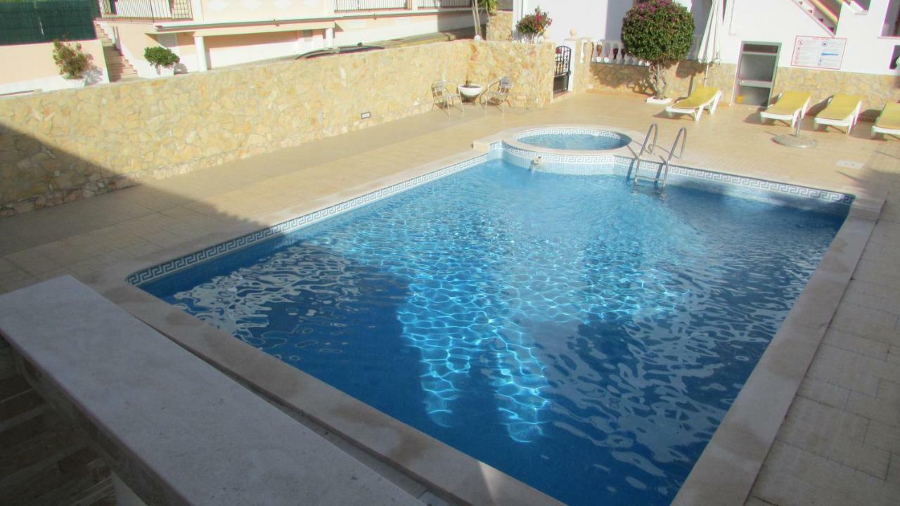 Apartamentos Cabrita Olhos de Agua  Bagian luar foto