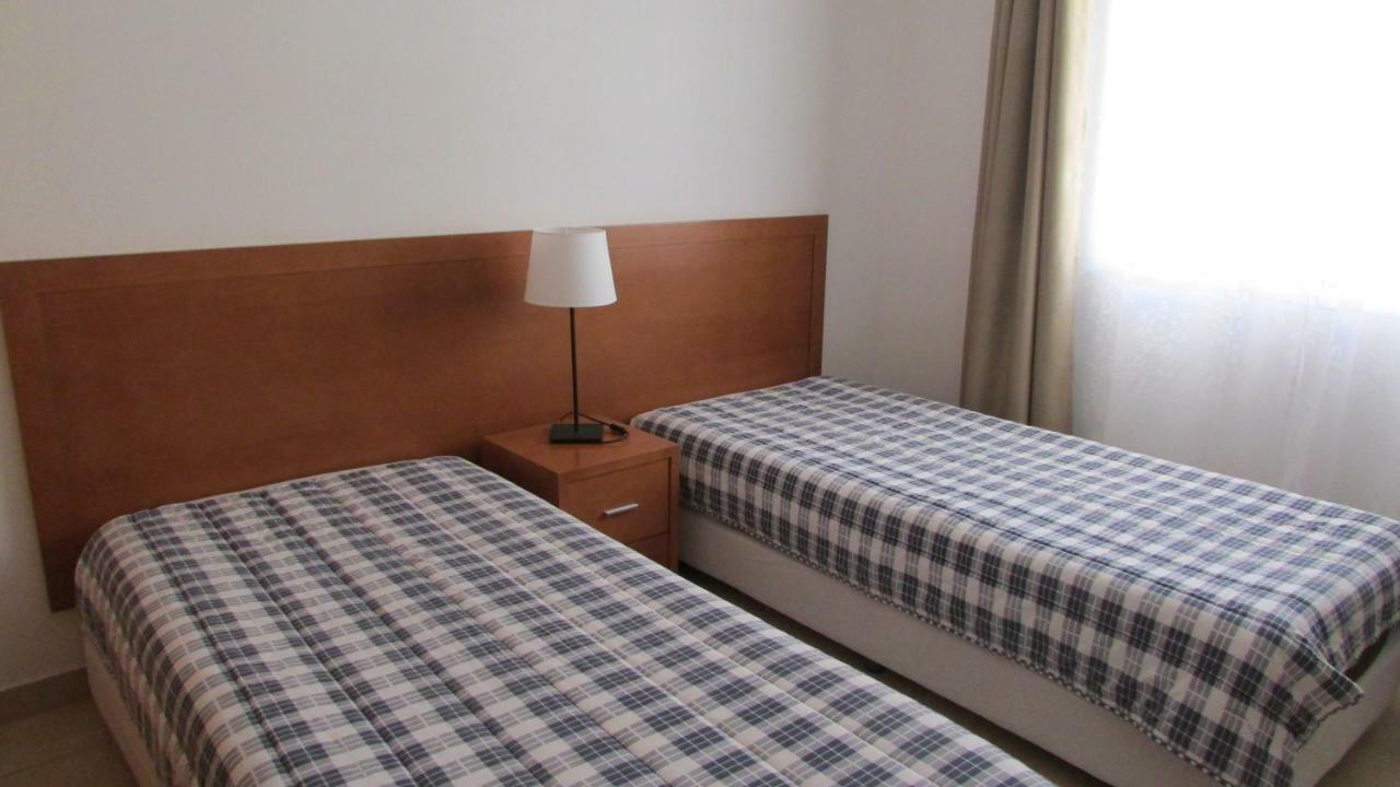 Apartamentos Cabrita Olhos de Agua  Bagian luar foto