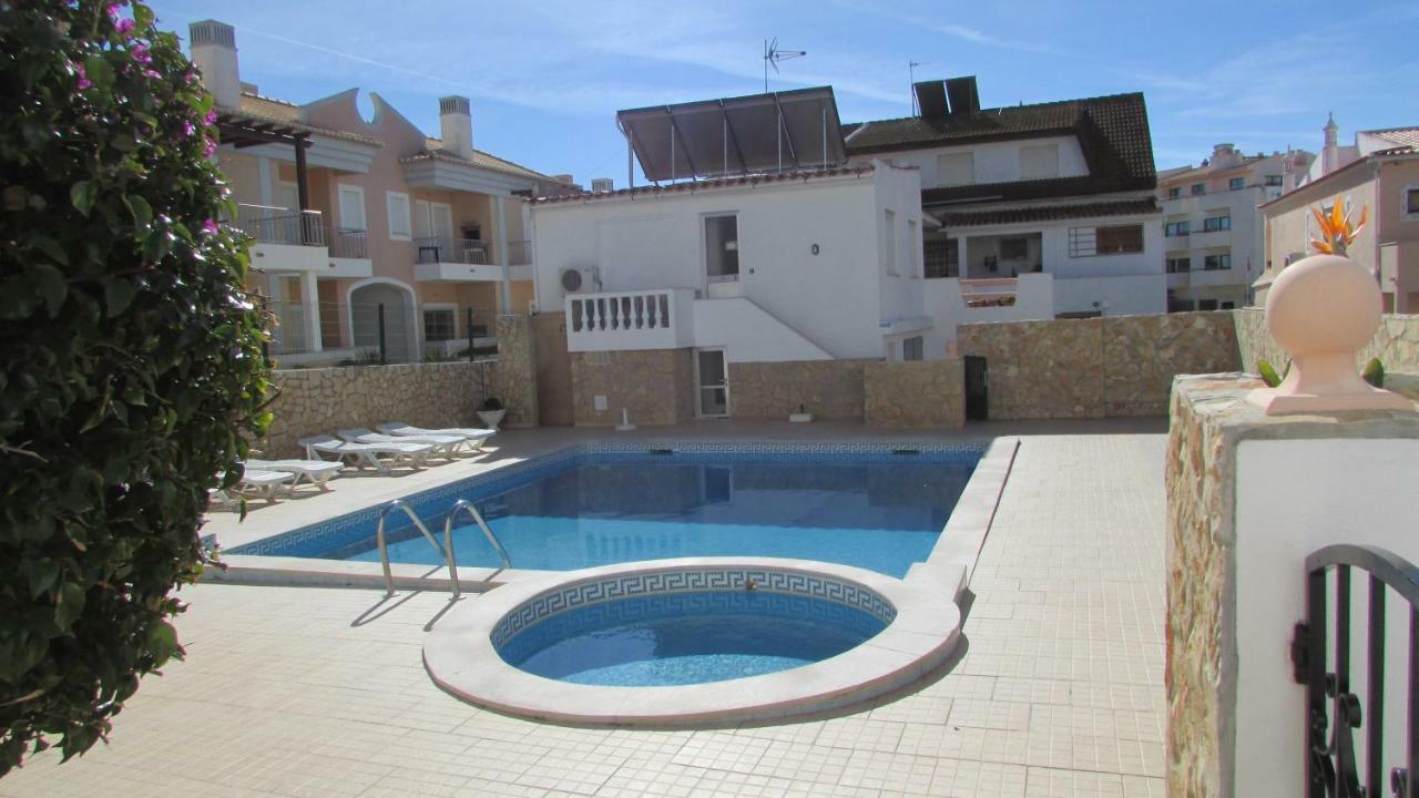 Apartamentos Cabrita Olhos de Agua  Bagian luar foto